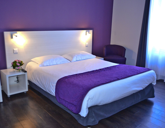 Bedroom 2, Hôtel Le Comty, Loire