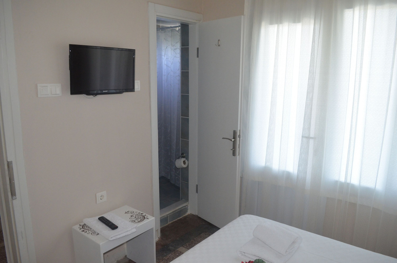 Bedroom 4, Tunc Otel, Ayvalık