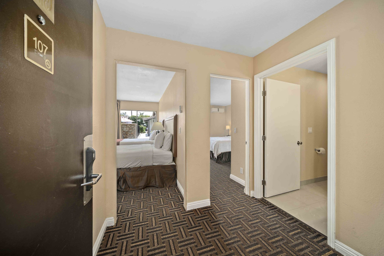 Bedroom 3, Lemon Tree Hotel & Suites Anaheim, Orange
