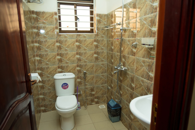 Bathroom 3, Kampala Suburbs Apartment, Jinja