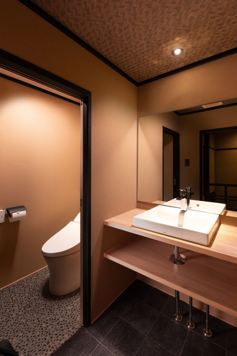 Bathroom 3, Tsumugi Hachijominamotocho, Kyoto