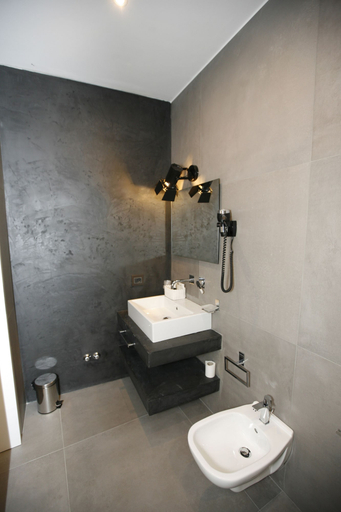 Bathroom 5, Relais Piazza del Plebiscito, Napoli