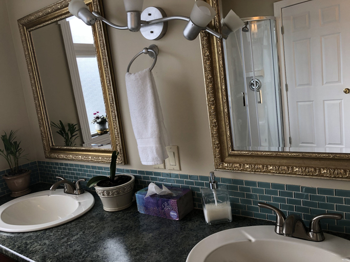 Bathroom 5, Cozy Bedrooms Guest House, Greater Vancouver