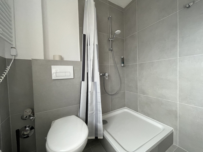 Bathroom 5, Two-bed studios for fitters, Osnabrück