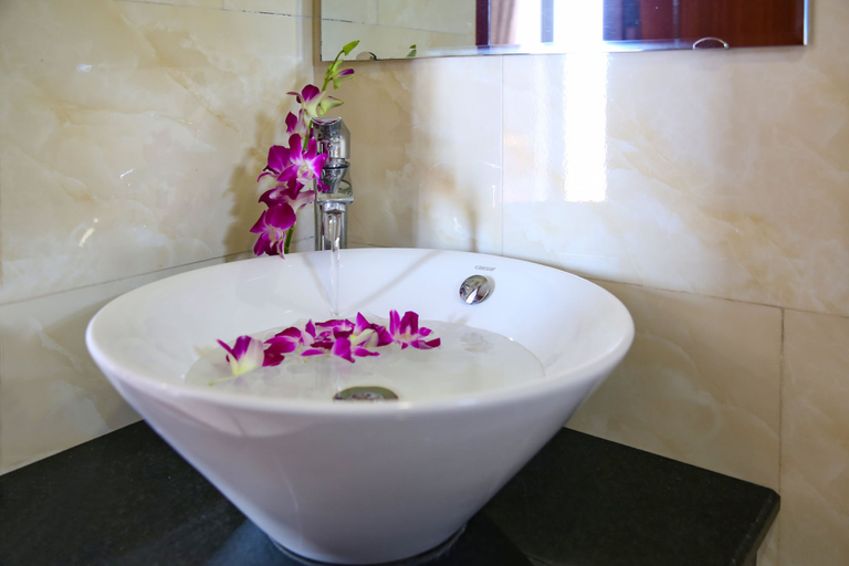Bathroom 3, Kingdom Hotel, Da Nang