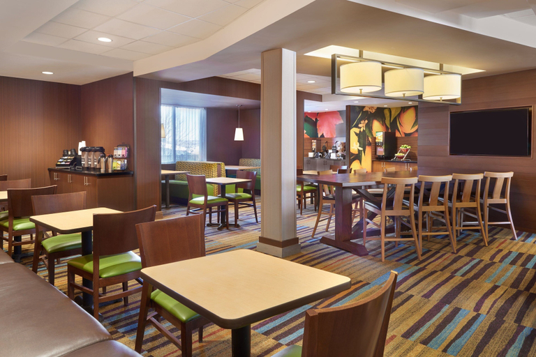 Food & Drinks 5, Fairfield Inn & Suites by Marriott Barrie, Simcoe