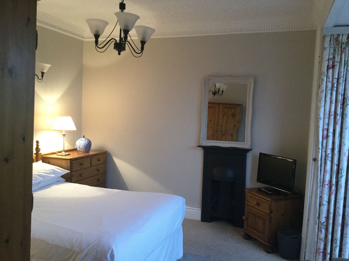 Bedroom 2, Llwyn Country House, Carmarthenshire