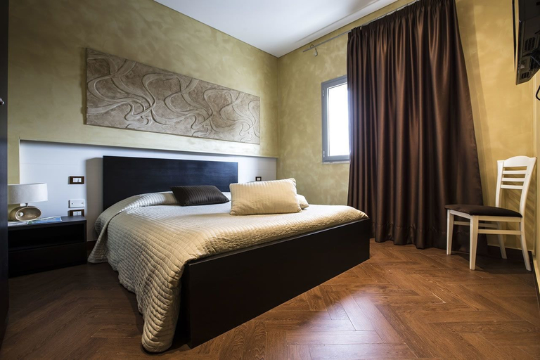 Bedroom 2, Garden Holiday, Syracuse
