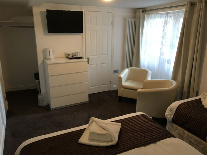 Others 5, St George Hotel, Norfolk