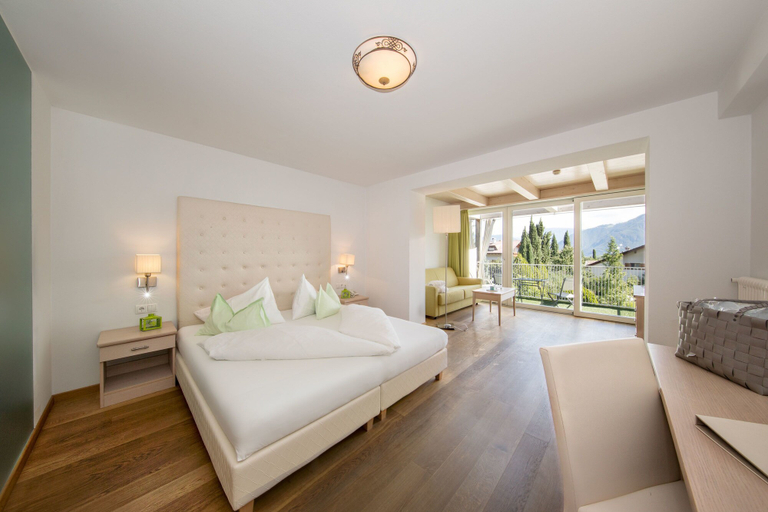 Bedroom 4, Hotel Weingarten, Bolzano