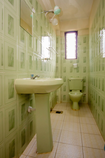 Bathroom 4, Slopes Villa Hotel, Manyatta