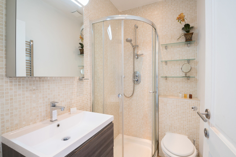 Bathroom 4, Charming Chelsea Home by the River Thames, London