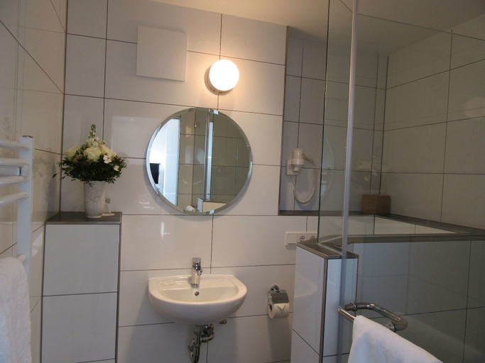 Bathroom 4, Minsu Hotel, Mülheim an der Ruhr