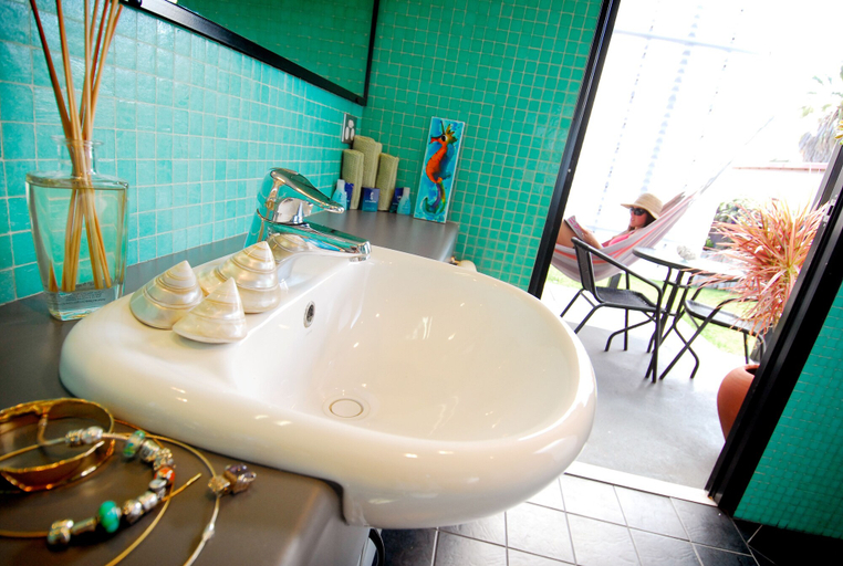 Bathroom 4, Esperance Island View Apartments, Esperance