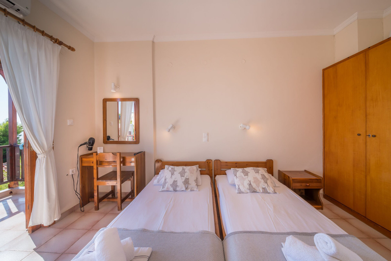 Bedroom 5, 123 Soleil Studios, Attica