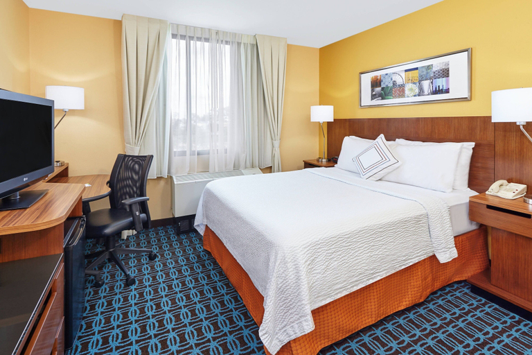 Bedroom 4, Fairfield Inn & Suites by Marriott Lombard, Dupage
