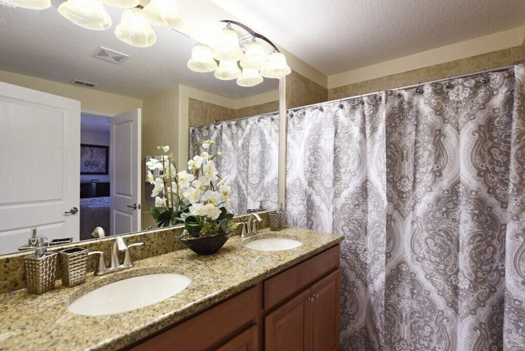 Bathroom, Storey Lake IHR 3058, Osceola