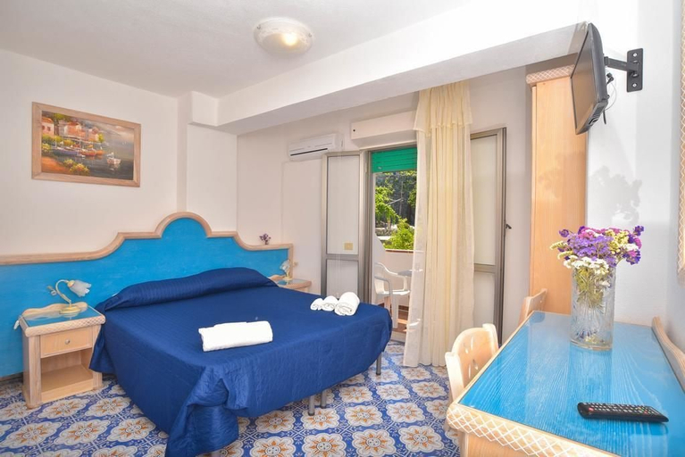 Bedroom 3, Hotel Villa Cimmentorosso, Napoli