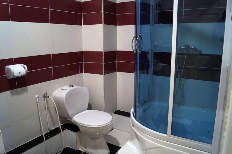 Bathroom 3, Hotel Dar Lyes, Annaba