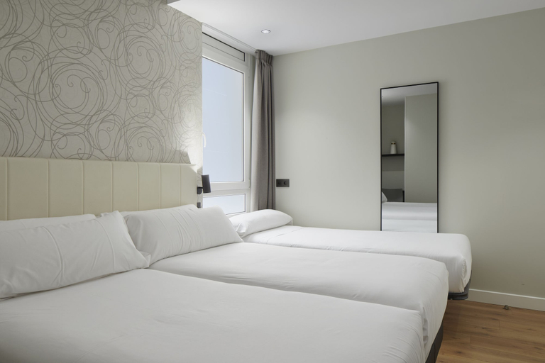 Bedroom 3, Hotel Arrizul Beach, Guipúzcoa