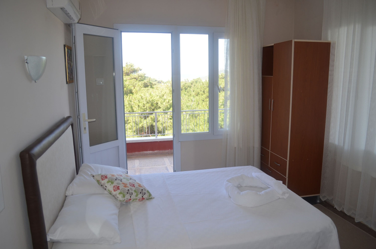 Bedroom 4, Tunc Otel, Ayvalık