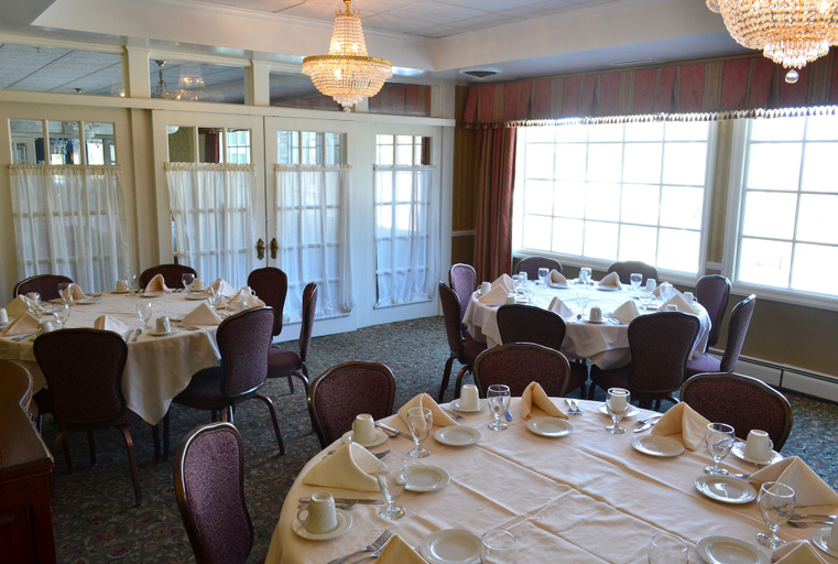 Food & Drinks 5, Bay View Inn, Emmet