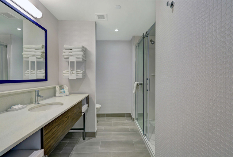 Bathroom 4, Hampton Inn by Hilton Peterborough, Peterborough