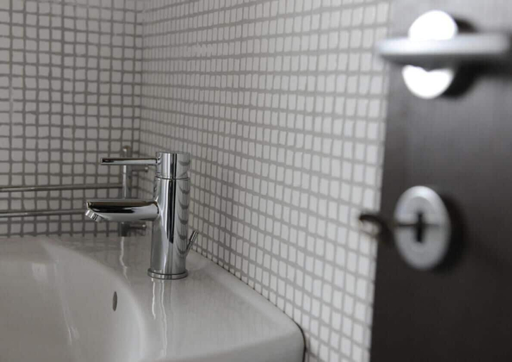 Bathroom 5, Casale Papa, Ancona