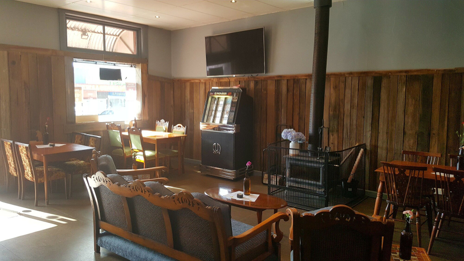 Food & Drinks 4, Bears Went Over The Mountain Hotel, Huon Valley