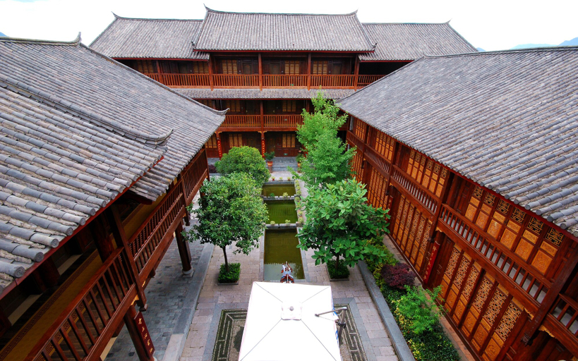 Exterior & Views