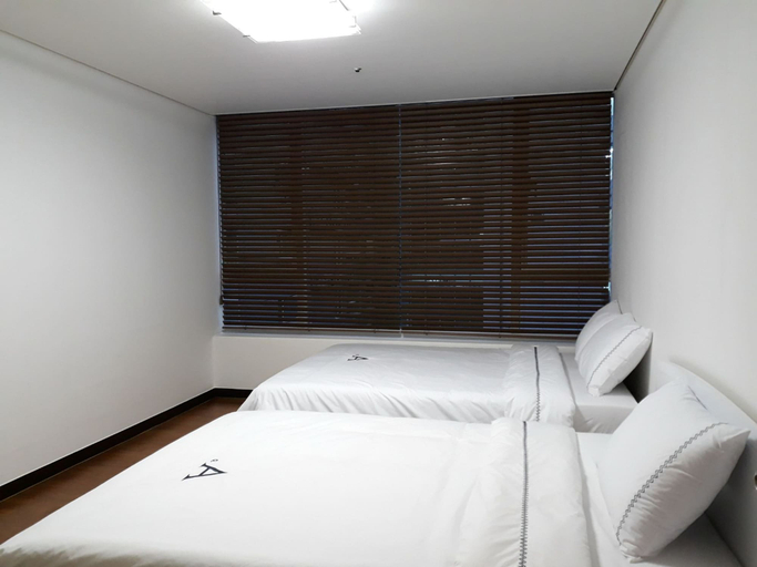 Bedroom 2, Magellan 21 Asterium, Jung