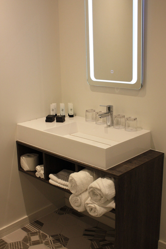 Bathroom 4, Base Accommodation Dingle
