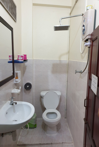 Bathroom 3, Phonepaseuth Guesthouse, Vientiane