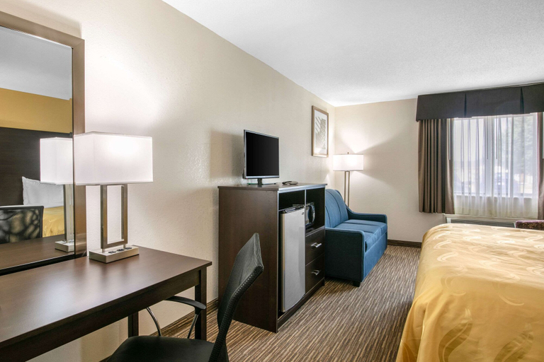 Bedroom 3, Quality Inn & Suites Metropolis I-24, Massac