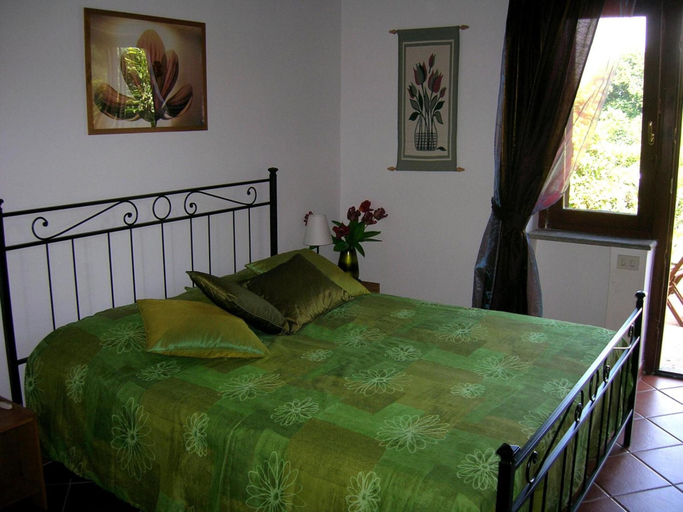 Bedroom 2, Olive Tree Hill, Roma