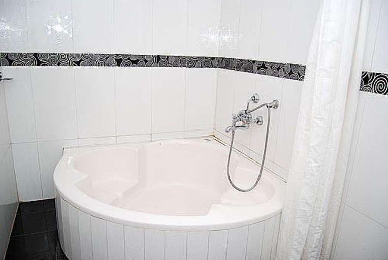 Bathroom 4, Ponmari Residency, The Nilgiris