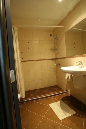 Bathroom 5, Hotel Flamingo, Nesebar
