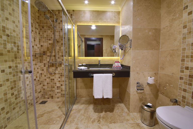 Bathroom 5, Ramada by Wyndham Istanbul Merter, Güngören