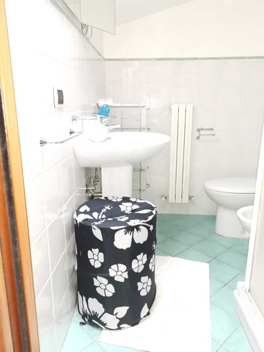 Bathroom 2, Attico Marina, Teramo