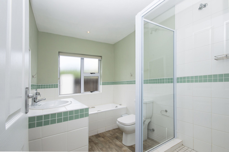 Bathroom 4, Cape St Francis Resort, Cacadu