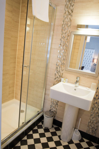 Bathroom 4, The County Hotel, Northumberland