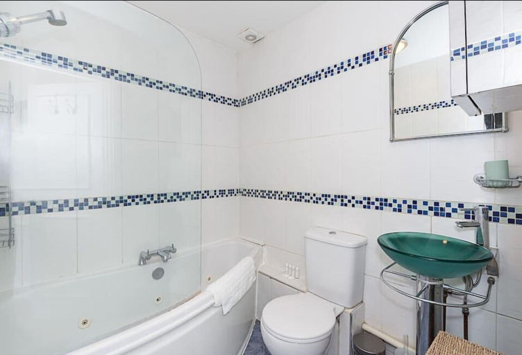 Bathroom 3, Bright stylish Nott Hill apart sleeps 6, London