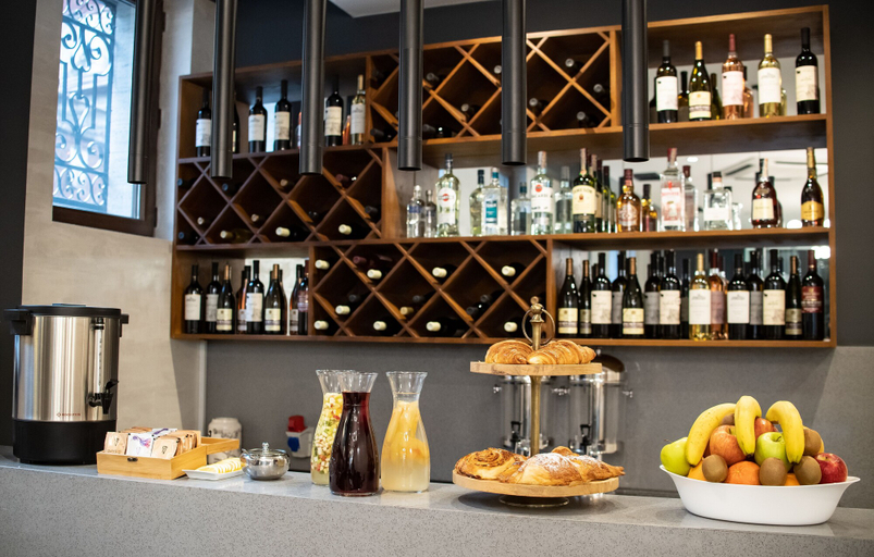 Food & Drinks 5, Silver 39 Corner Hotel, Tbilisi