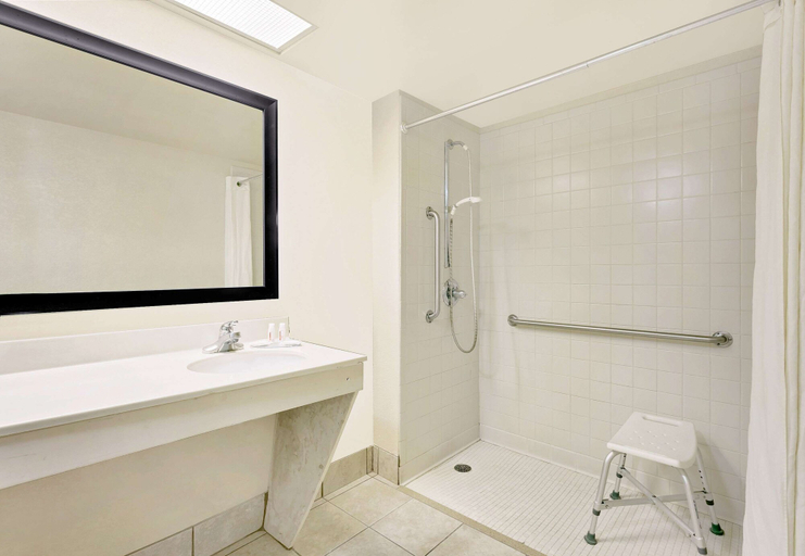 Bathroom 3, Super 8 By Wyndham Byron/South Macon, Peach