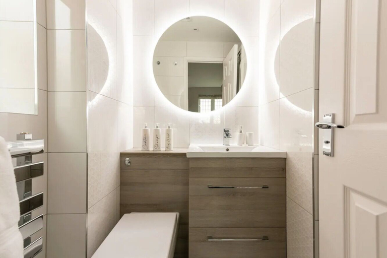 Bathroom 3, Virginia Water Family Getaway, Surrey