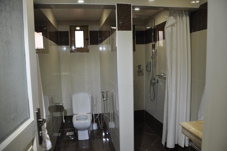 Bathroom, Elite Suites Hotel, Kampala