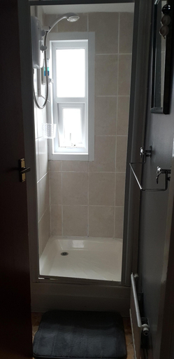 Bathroom 5, The Roslyn Hotel, Torbay