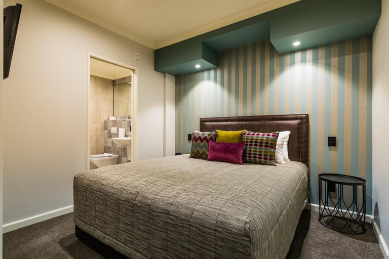 Bedroom 3, Pebble Beach Motor Inn, Hastings