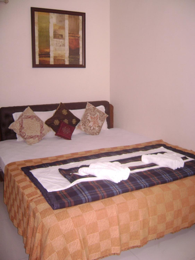 Bedroom 2, Innra, Kolkata