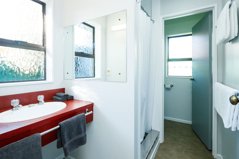 Bathroom 4, Avenue Motel Palmerston North, Palmerston North